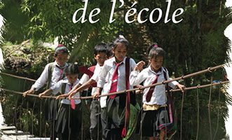 Coffee table books : Sur les chemins de l’école (On the way to school)